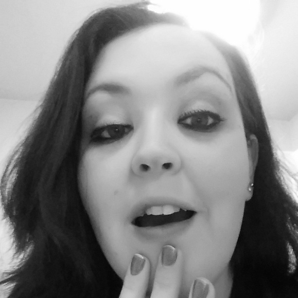 Meet your Posher, Ashley - Picture 1 of 2